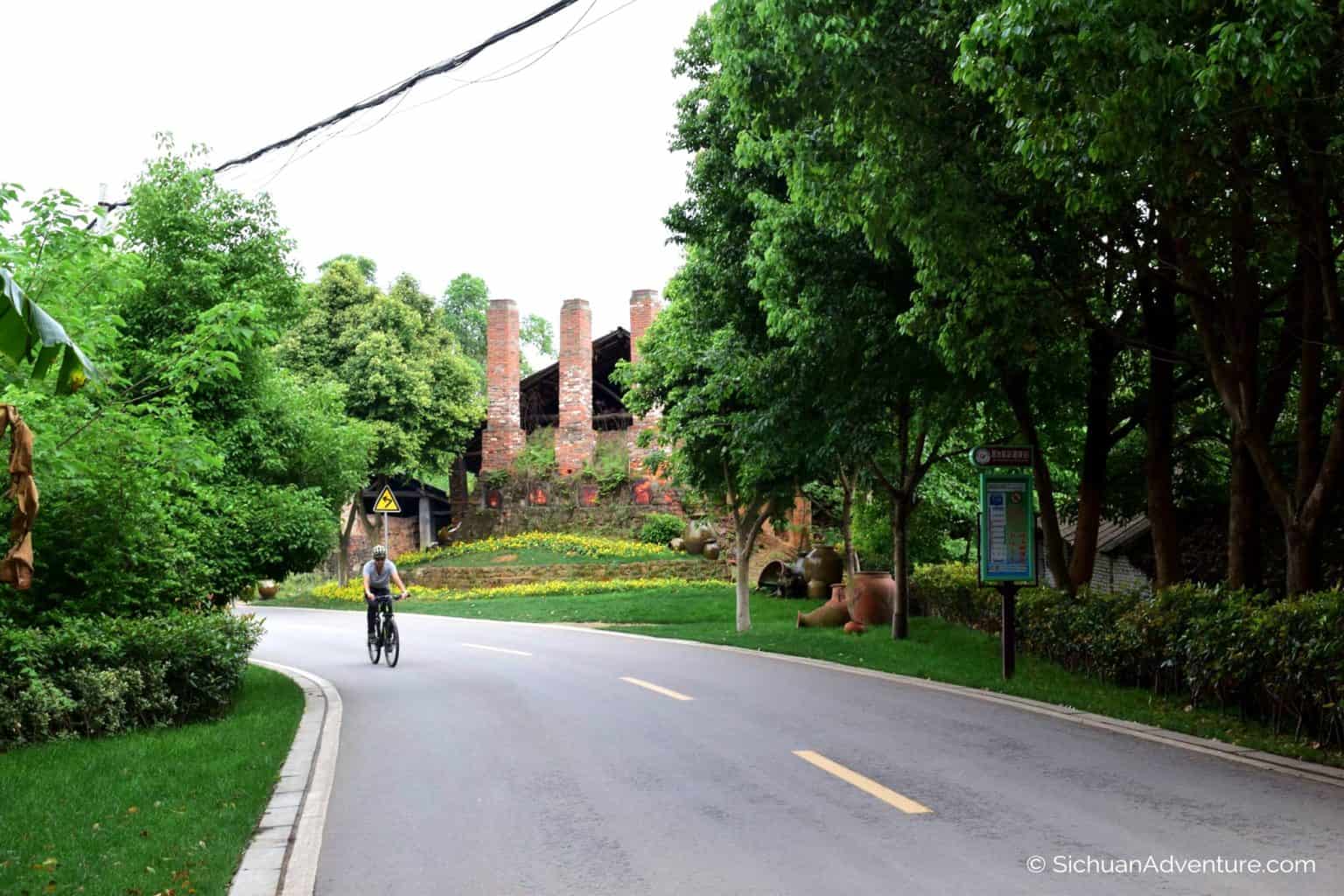 Biking Trails between Tongzhi Dragon Kiln and Huanglongxi Ancient Town