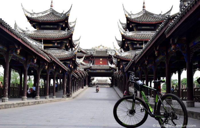Cycle Huanglongxi Ancient Town